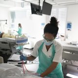 Le secteur de la santé figure parmi ceux qui sont le plus à la recherche de nouvelles personnes à embaucher. (archives)